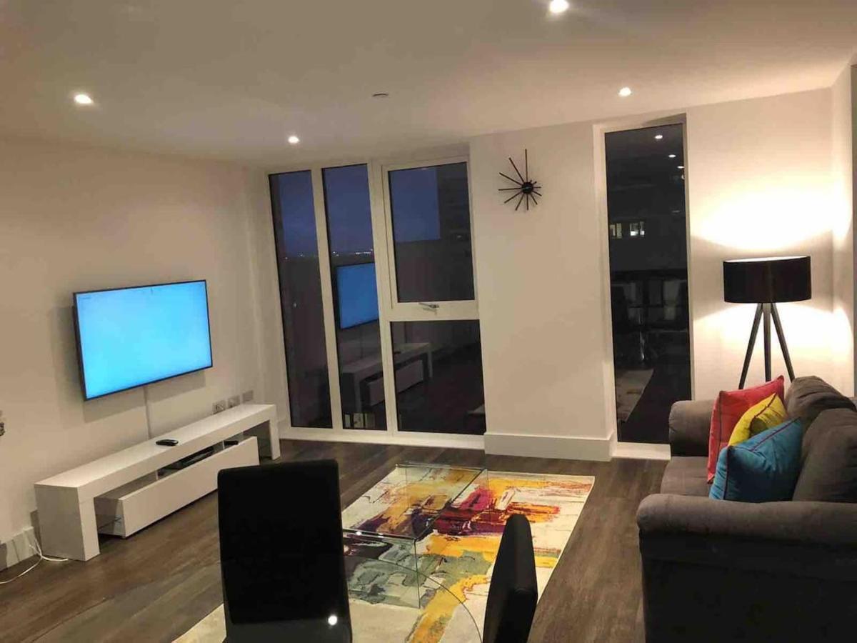 High View Two Bedroom Apartment In Woolwich ลอนดอน ภายนอก รูปภาพ