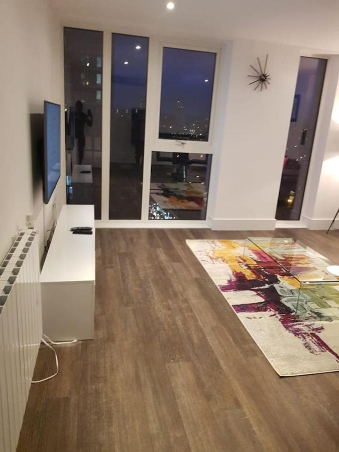 High View Two Bedroom Apartment In Woolwich ลอนดอน ภายนอก รูปภาพ