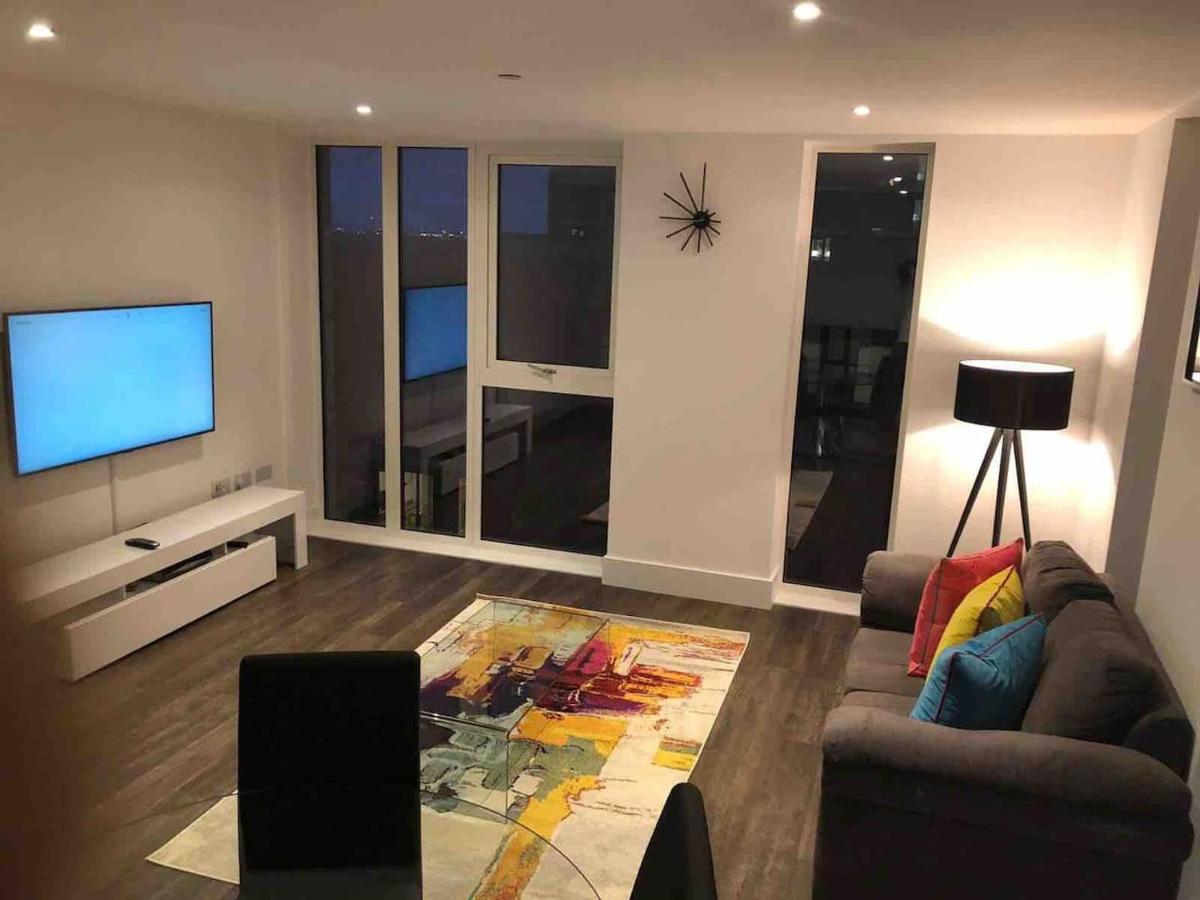 High View Two Bedroom Apartment In Woolwich ลอนดอน ภายนอก รูปภาพ